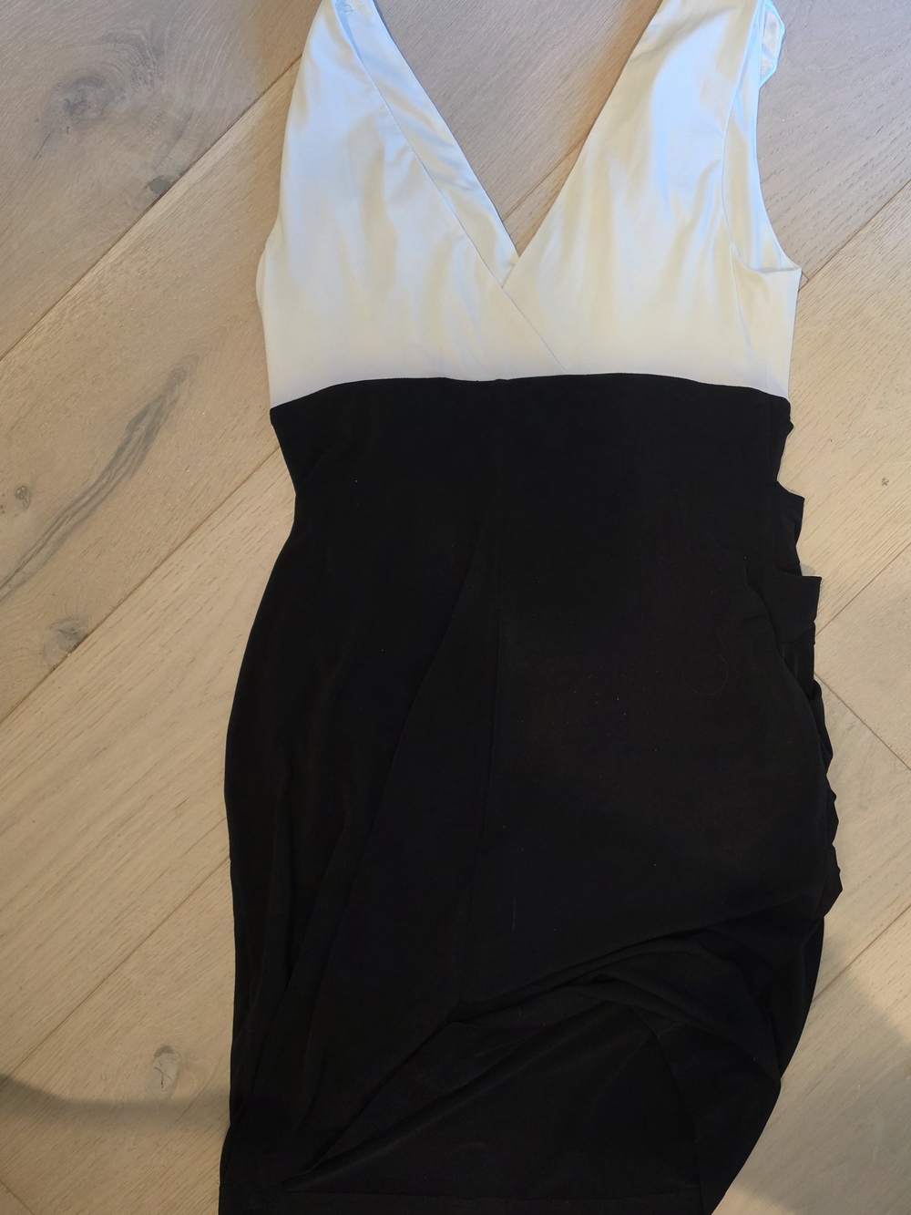 connected apparel Black and White V-Neck Floral Trim Mini Dress - Picture 3 of 4